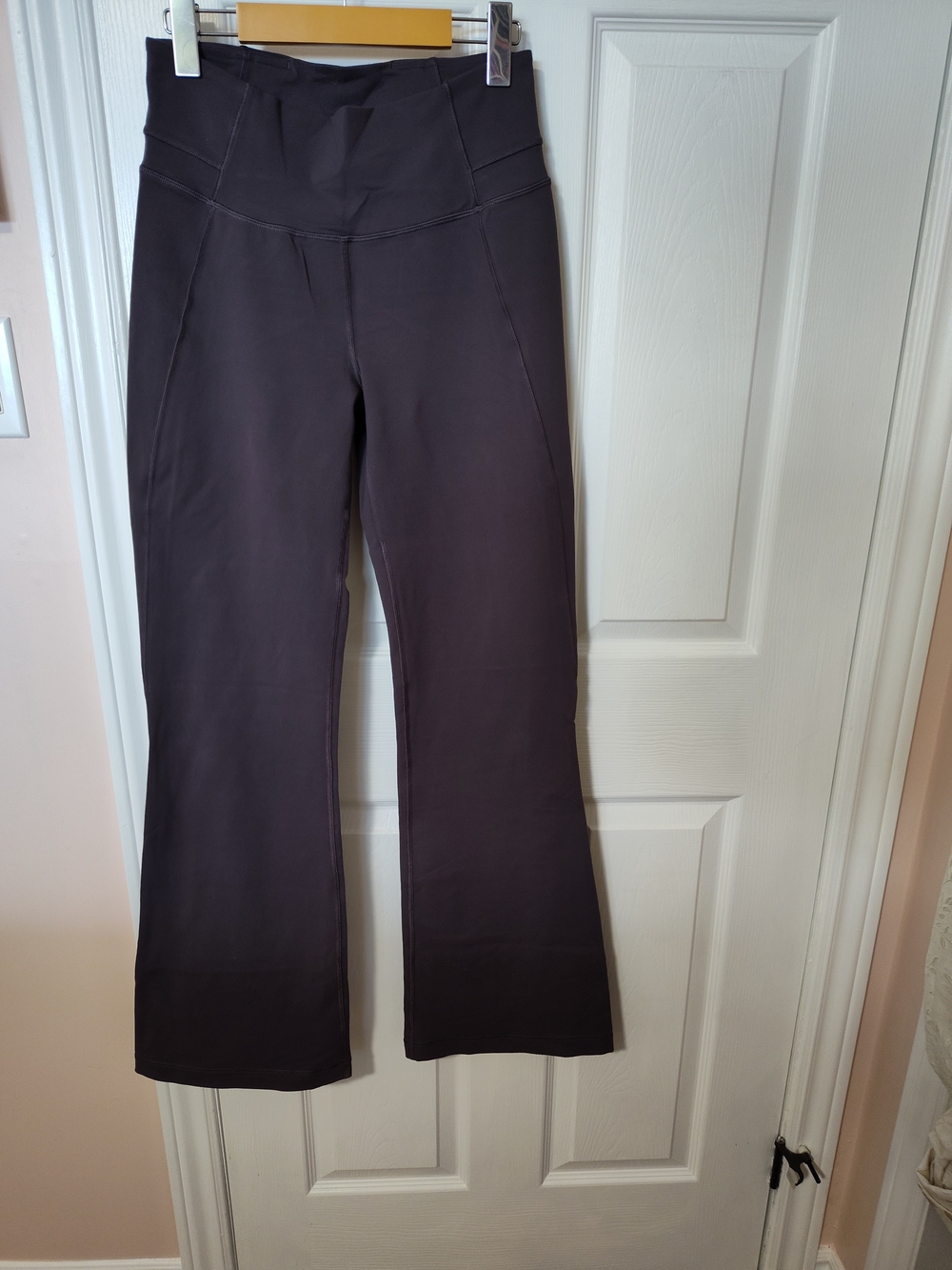 Lululemon Groove Pants – Size 8 *Flaw*